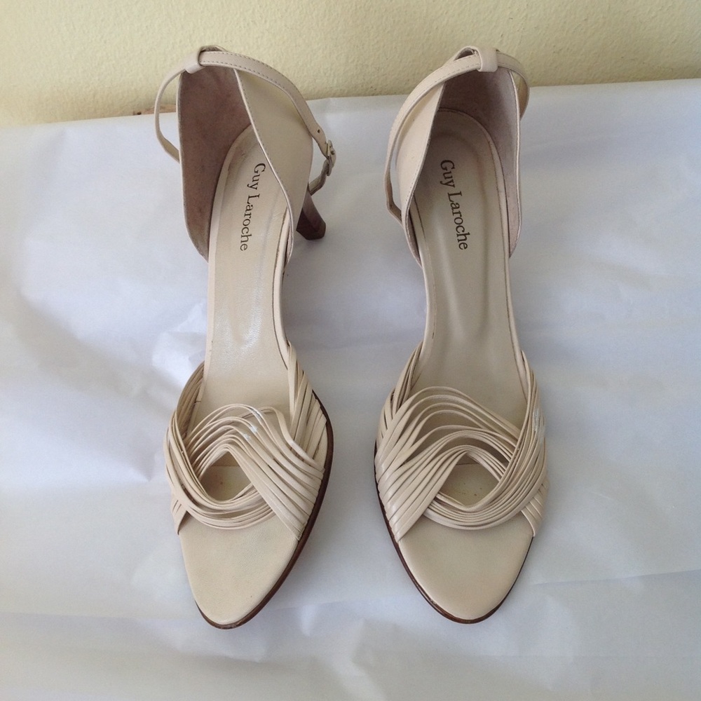 Guy Laroche Genuine Leather Kitten heels** 7